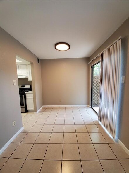 Building Photo - 9008 Sanger Dr