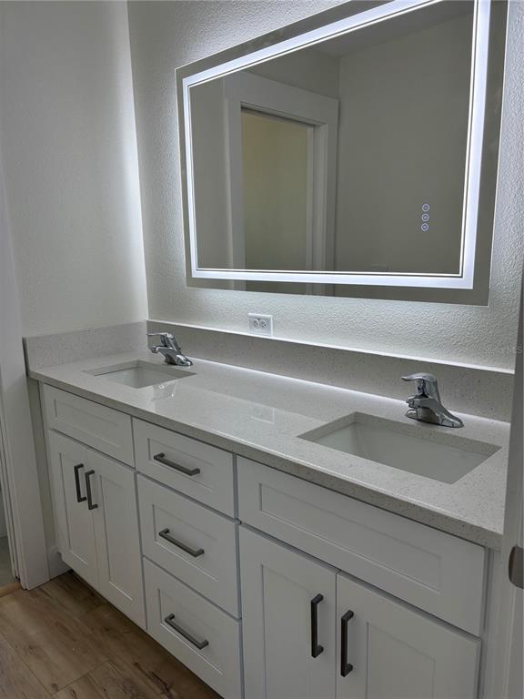 Building Photo - 14733 Sunset Dr