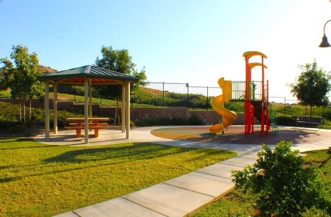 Building Photo - 3 Bed | 2.5 Bath | 1,733 Sq Ft | Built 2021 | Gated Community