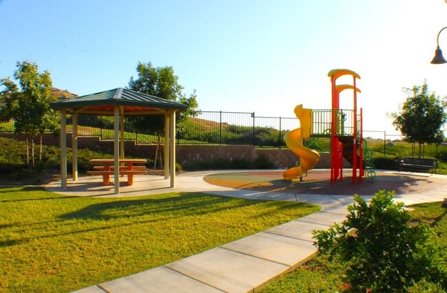 Building Photo - Hyde Park Gated Community with Resort Like Amenities