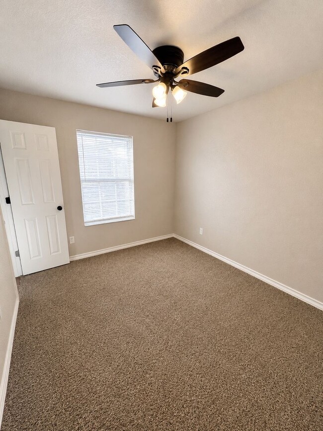 Building Photo - 5016 Flipper Dr