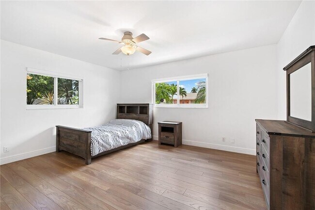 Building Photo - 2801 NE 59th St