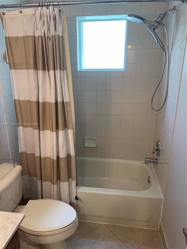 Building Photo - 2847 S Evergreen Cir