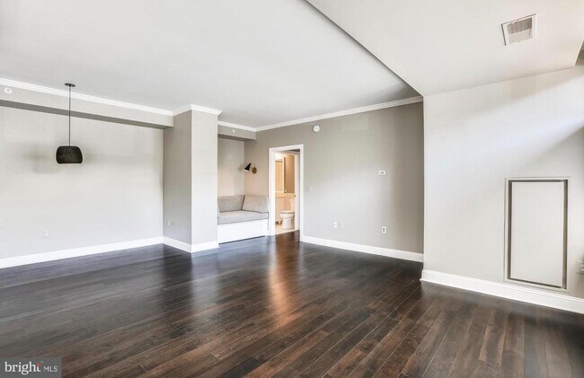 Building Photo - 4915 Hampden Ln