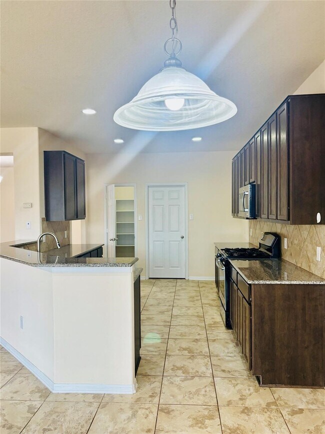 Building Photo - 9947 Valance Way