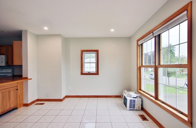 Building Photo - 290 Folino Dr