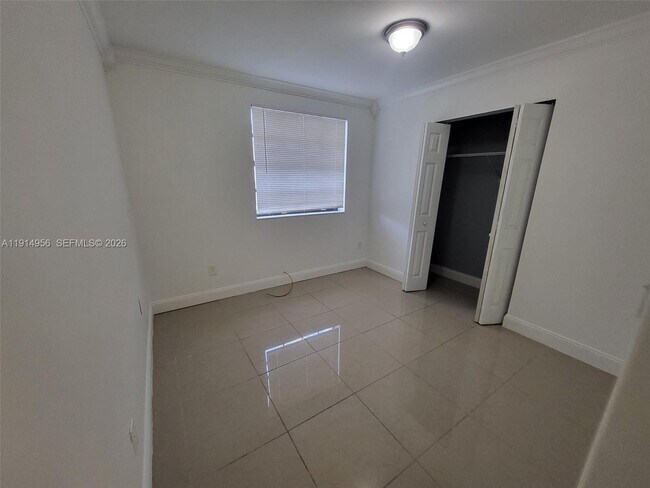 Building Photo - 960 N Franklin Ave