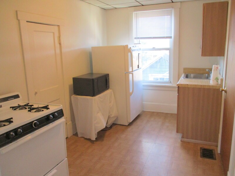 Building Photo - 1111 Lenz Ave