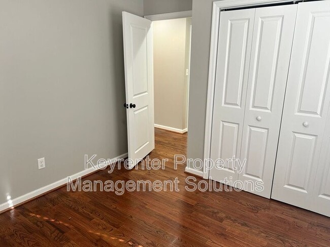 Building Photo - 33 Oak Ln