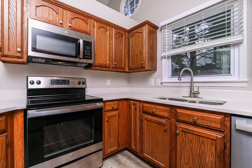 Building Photo - 3405 Singleleaf Ln