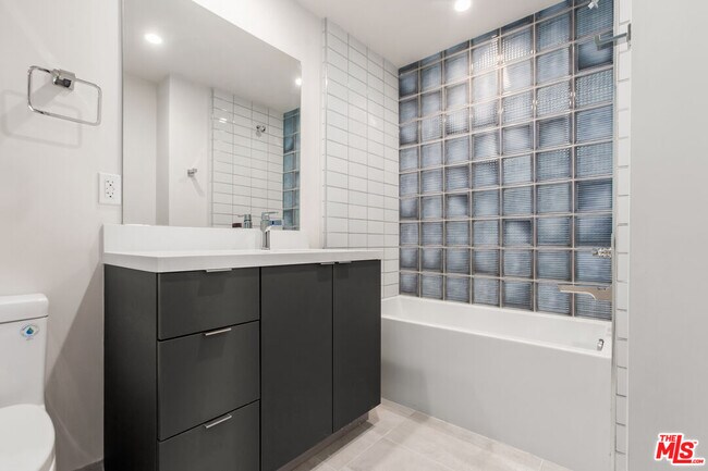 Building Photo - 1226 S Bedford St