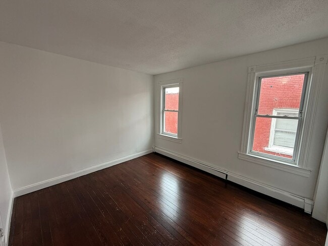Building Photo - 122-124 Shultas Pl