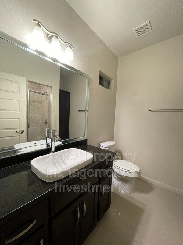 Building Photo - 1715 W Smith Dr