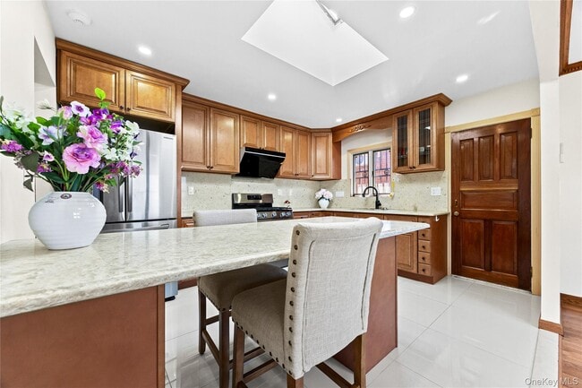 Building Photo - 45-76-76 Browvale Ln