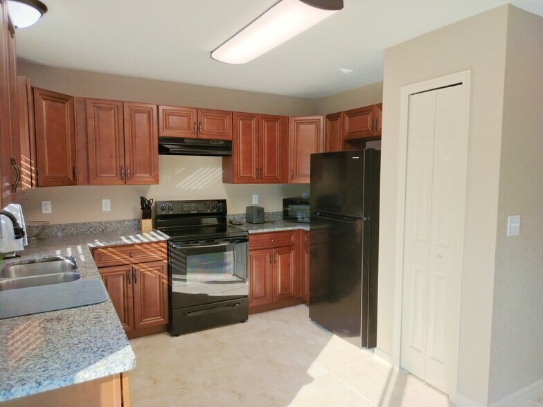 Building Photo - 15212 SW 56th Terrace Rd