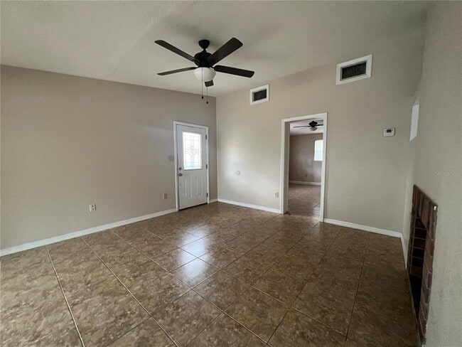 Building Photo - 1601 Lakeview Ct