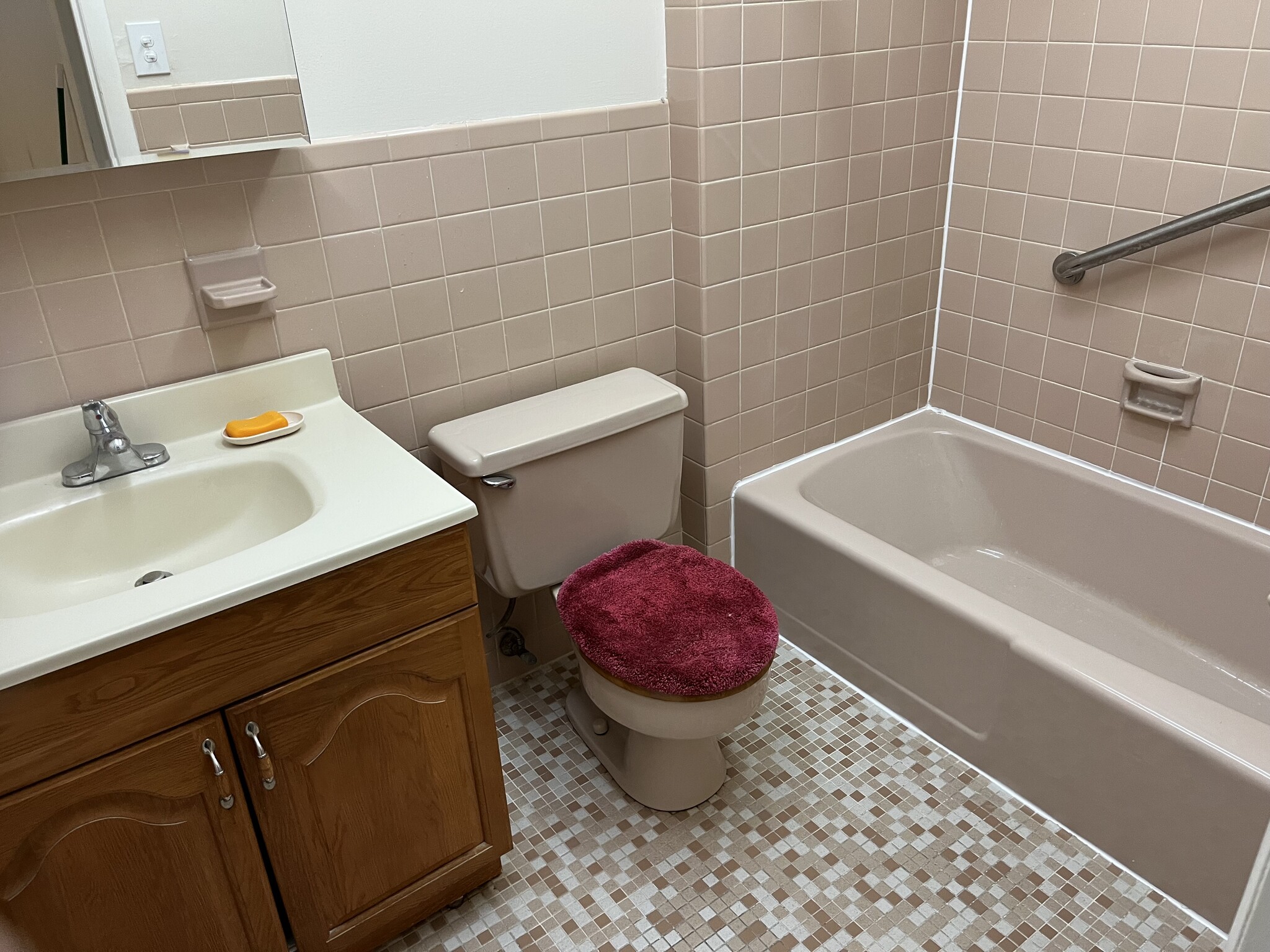 Building Photo - 302 River Rd