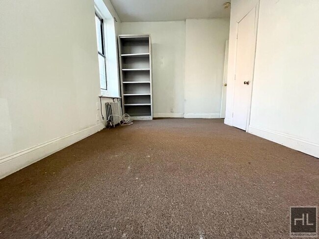 Building Photo - Your Front-Facing & Cozy 2 bedroom Apartme...