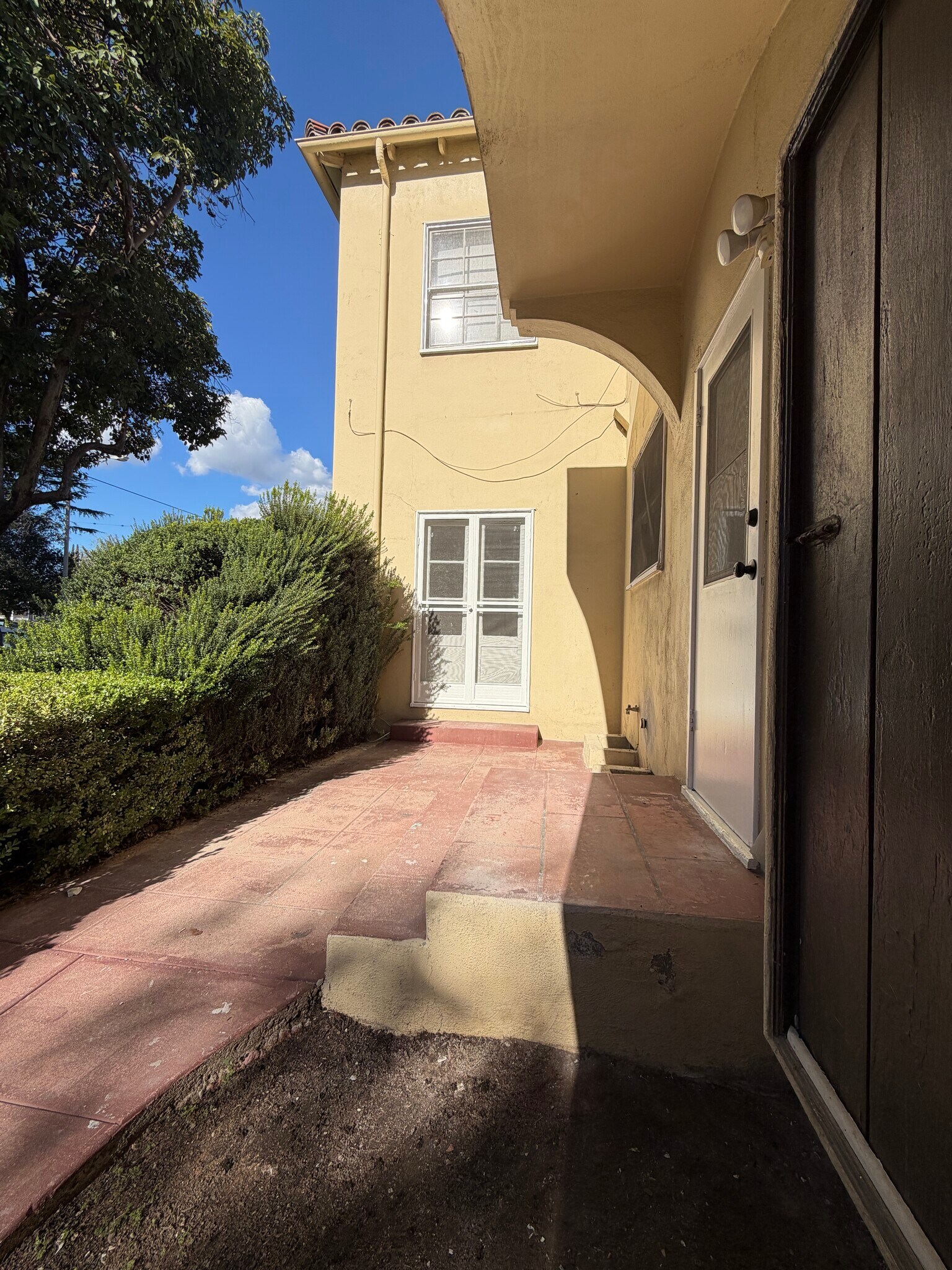 Building Photo - 1156 E Orange Grove Blvd