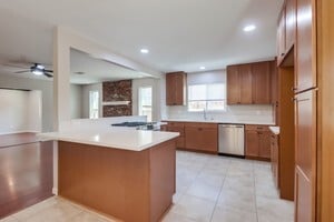 Building Photo - 9813 Medina Dr