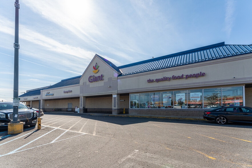 Giant Grocery Store in walking distance! - 2339 3rd St NE
