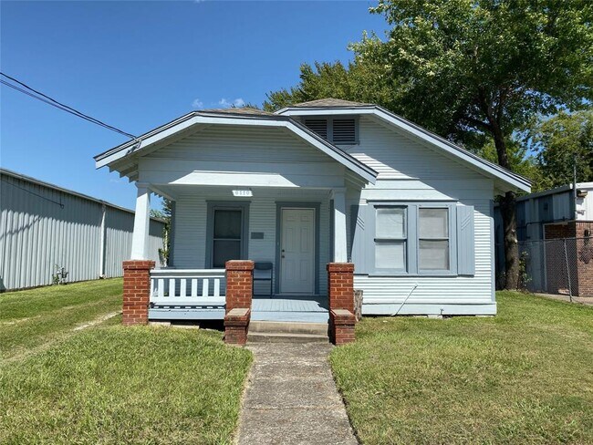 Primary Photo - 6110 Schuler St