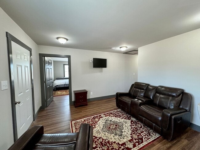 Building Photo - 779 Boxwood Rd