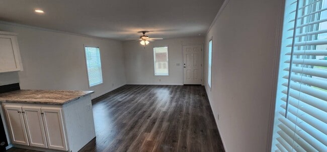 Building Photo - 10326 Old Leo Rd