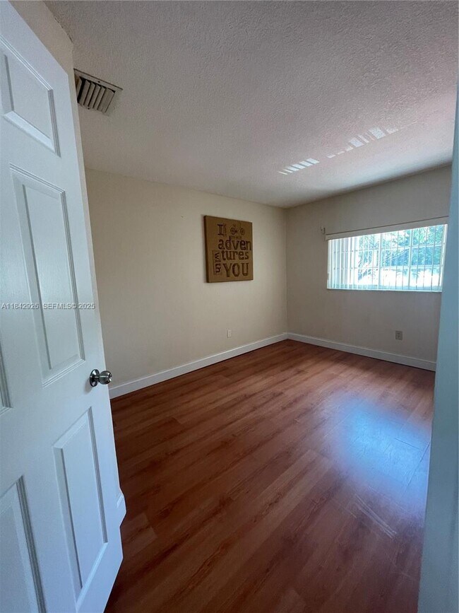 Building Photo - 10290 SW 139th Ct