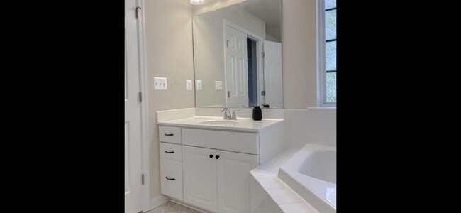 Building Photo - 13311 Windjammer Ct
