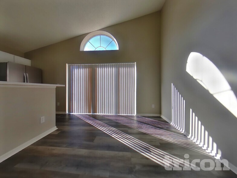 Building Photo - 1998 Grasmere Dr