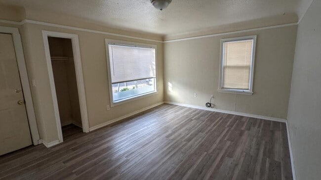 Building Photo - 1038 Howard St SE