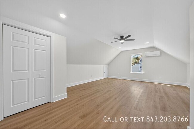 Building Photo - 955 Godber St