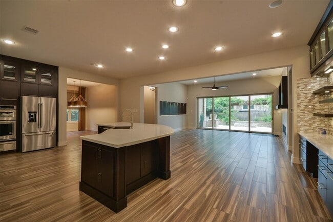 Building Photo - 5911 Vineyard Creek Ln