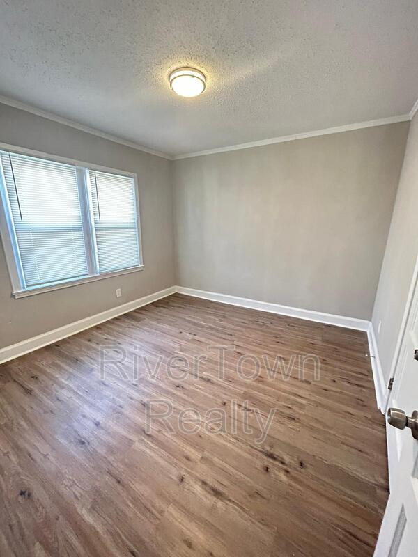 Building Photo - 2142 Henry Cir