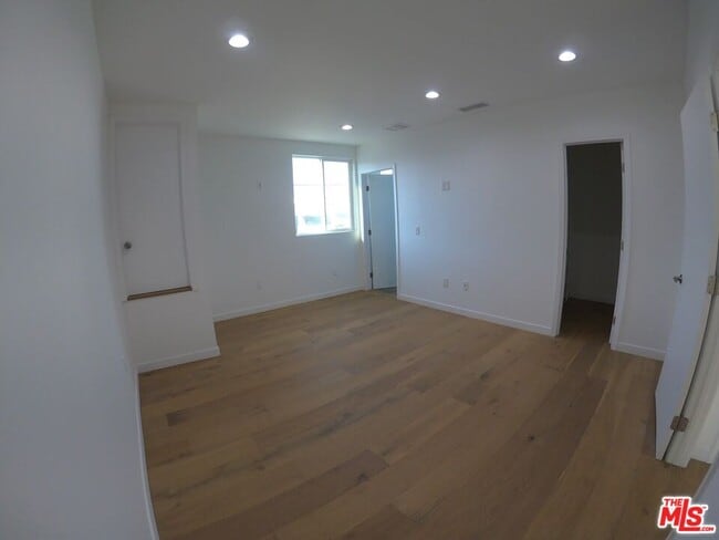 Building Photo - 635 N Formosa Ave