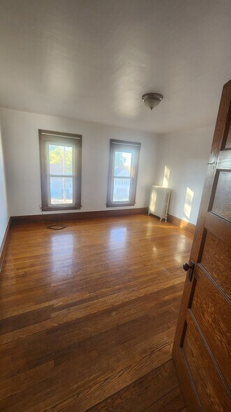 Building Photo - 604 S Roberts Rd