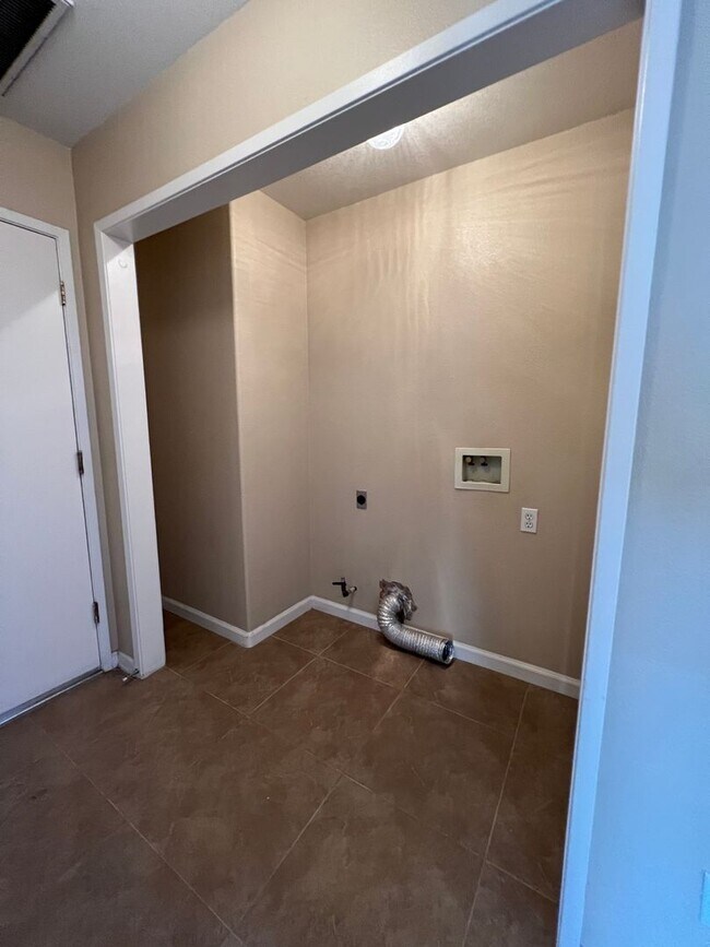 Building Photo - 4404 Pebble Creek Dr