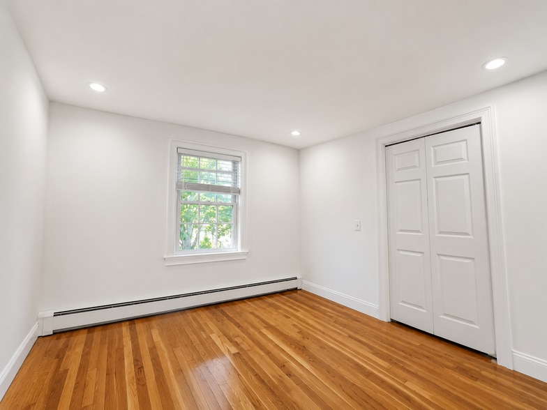 Building Photo - 216 Winthrop Ave