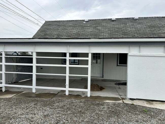 Building Photo - Affordable and Convenient Tacoma Living
