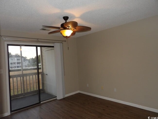 Building Photo - 1095 Plantation Dr W