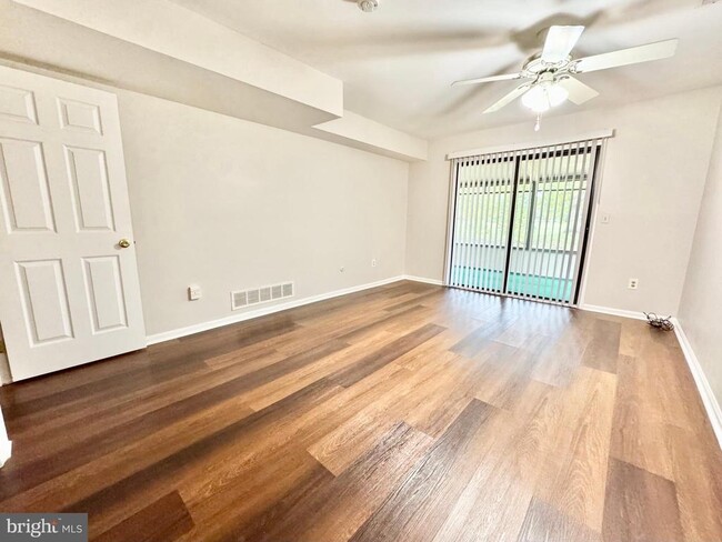 Building Photo - 39 S Turnberry Dr