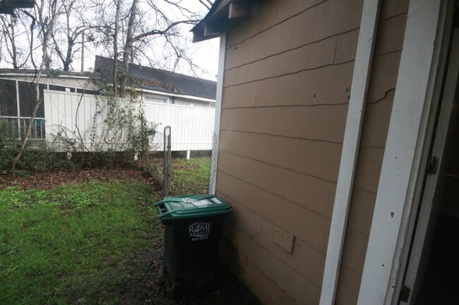 Building Photo - 4 Williamson St SW