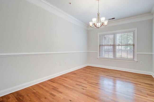 Building Photo - 1025 Riverland Woods Pl