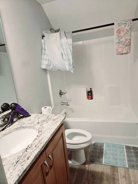 Building Photo - 2000 Antioch Church Rd