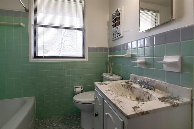 Building Photo - 1515 Corona Dr
