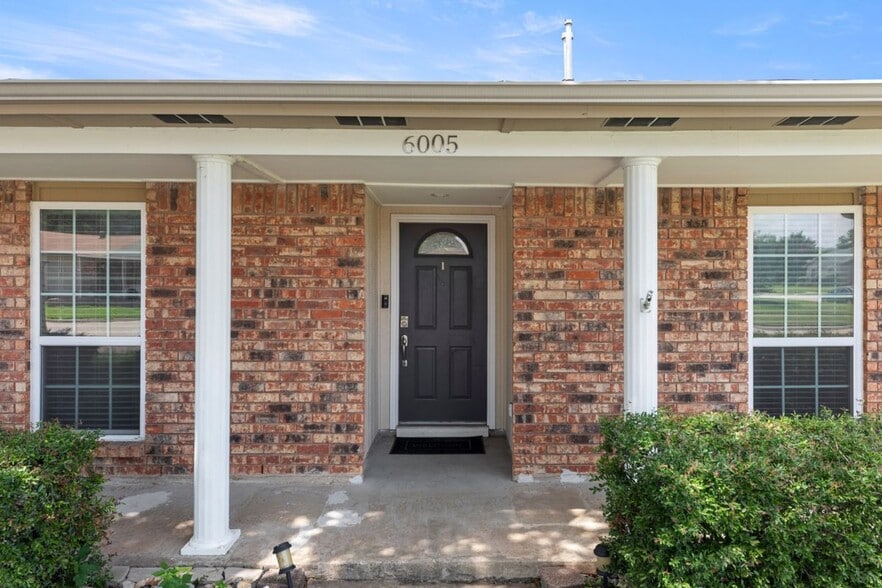 Building Photo - 6005 Blair Oaks Dr