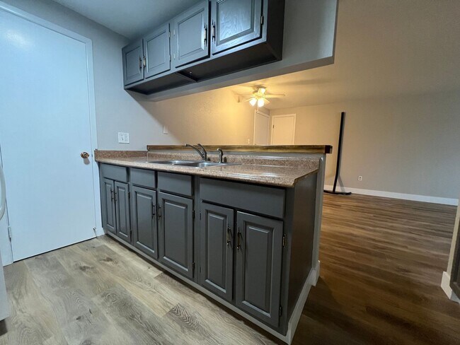 Building Photo - Mathews634 (KC-JF)