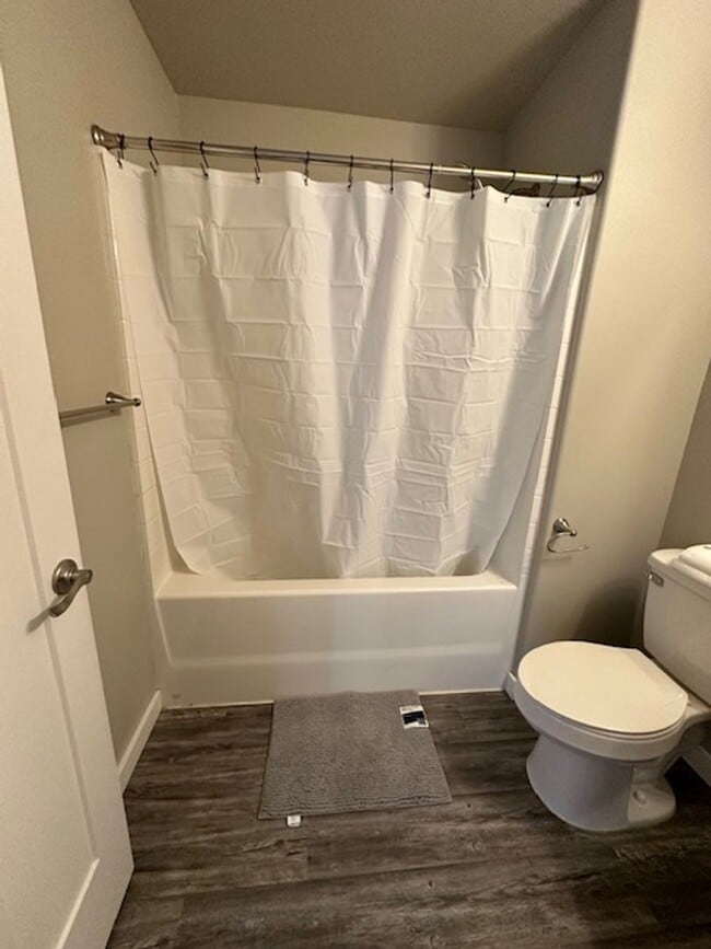 Building Photo - **Charming 3-Bedroom Home - Ready for You!**