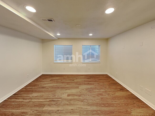 Building Photo - 6093 W Graceland Way